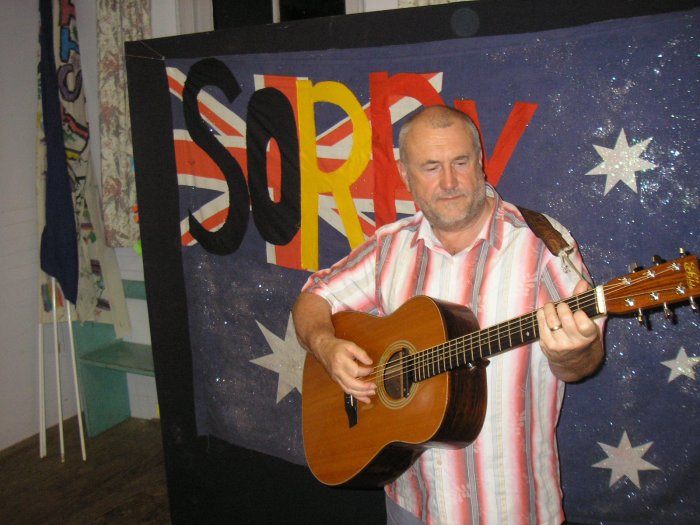 Bob Fox plays at Braidwood Folk Club