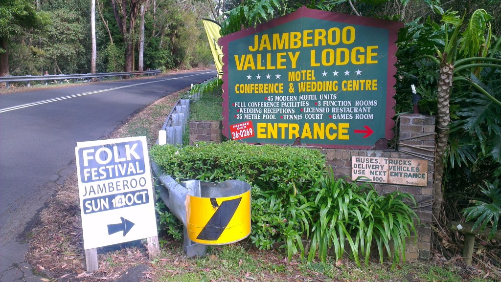 Entrance to Jamberoo Lodge. "Abandon all signal, ye who be with Optus and its subsidiaries." (Long John Silver, 1756.) Entrance to Jamberoo Lodge. "Abandon all signal, ye who be with Optus and its subsidiaries." (Long John Silver, 1756.)