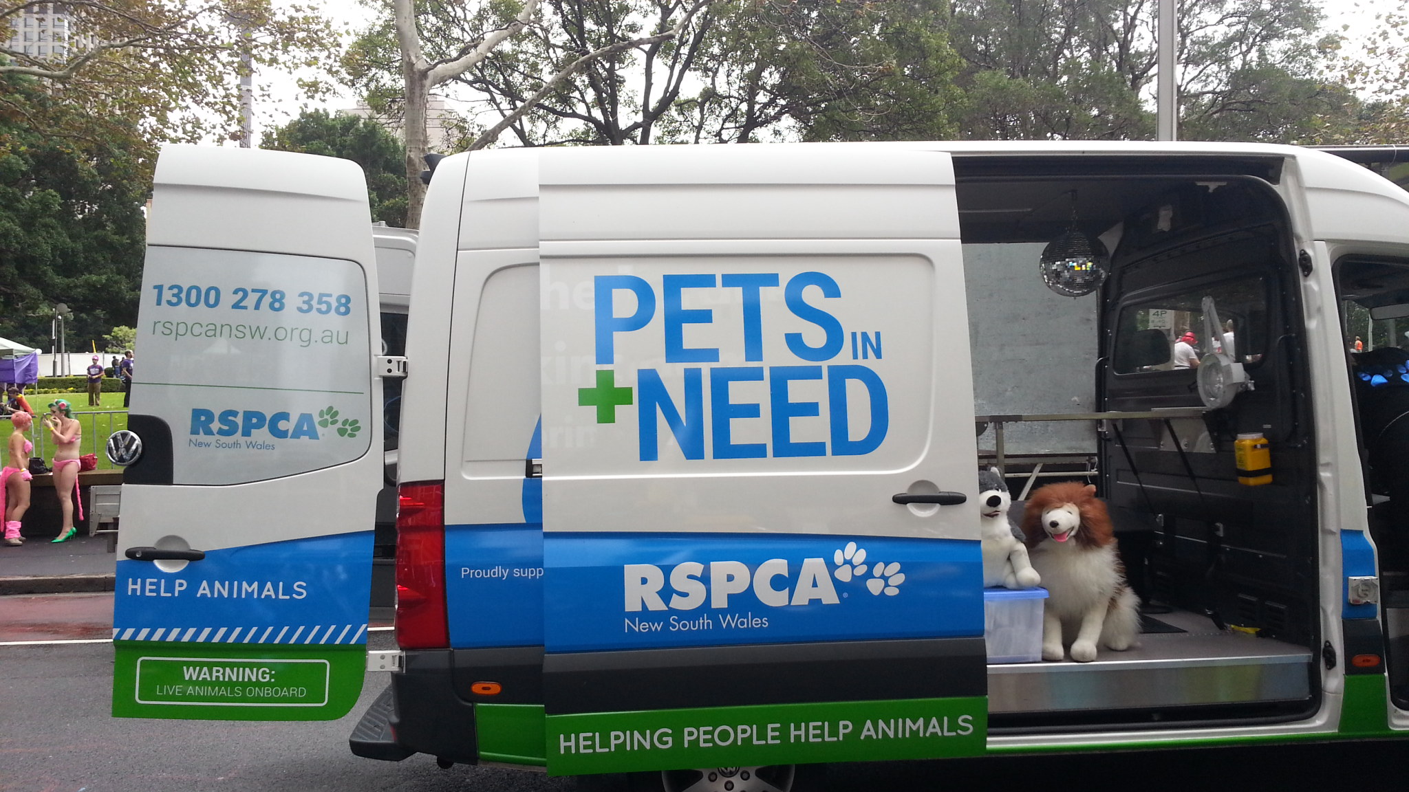 2014 Sydney Mardis Gras: Hitching A Ride With RSPCA NSW 2014 Sydney Mardis Gras: Hitching A Ride With RSPCA NSW