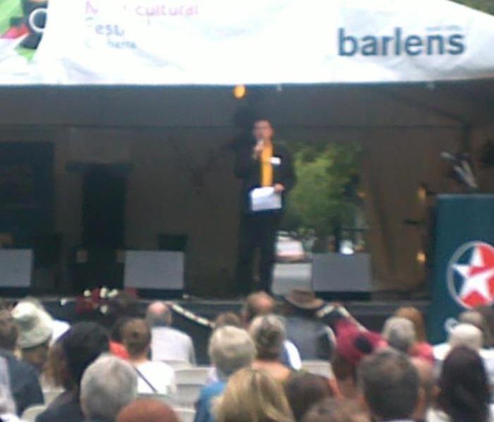 MC Blur. Just how an MC should be: heard but not seen in too sharp a focus.